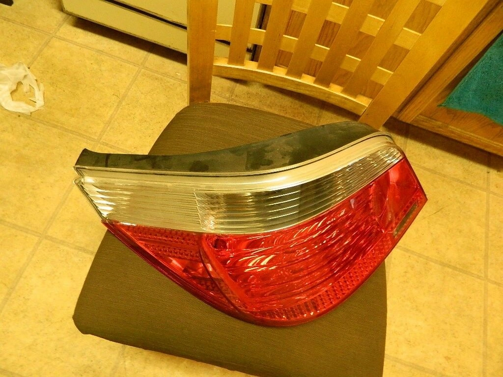 2004-2007 BMW 525i 530i 545i 550i TAIL LIGHT LAMP REAR LEFT DRIVER SIDE - OEM