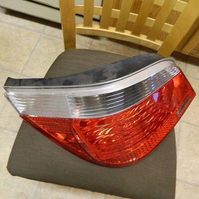 2004-2007 BMW 525i 530i 545i 550i TAIL LIGHT LAMP REAR LEFT DRIVER SIDE - OEM