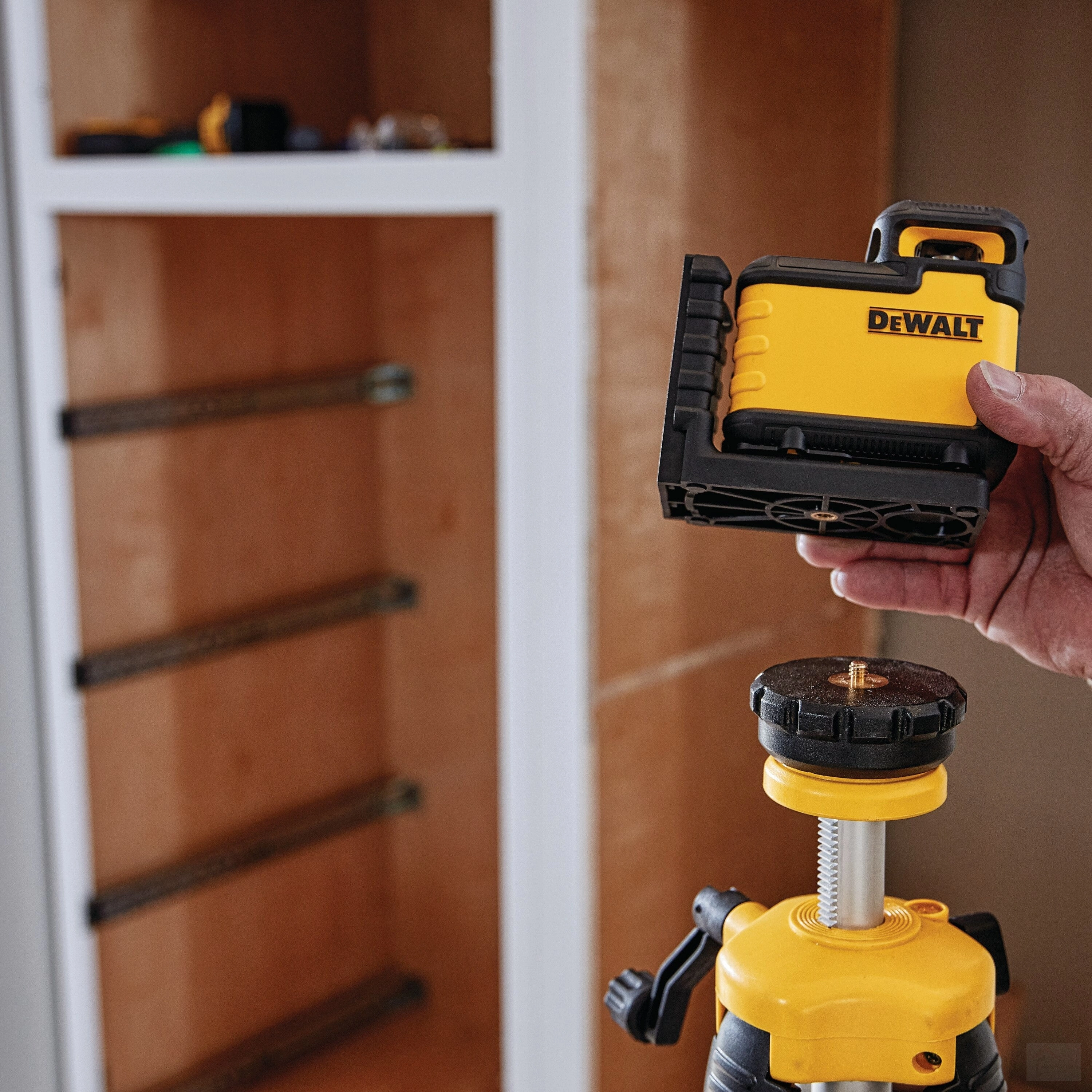 DEWALT 360 Degree Green Beam Cross Line Laser [DW03601CG]
