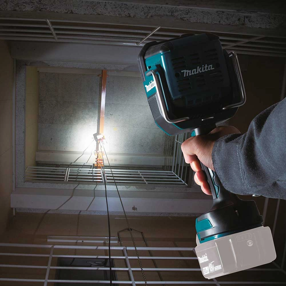 Makita DML812 18V LXT Li-Ion Cordless L.E.D. Flashlight/Spotlight -Bare Tool