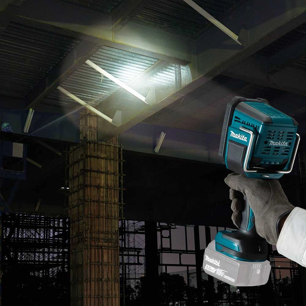 Makita DML812 18V LXT Li-Ion Cordless L.E.D. Flashlight/Spotlight -Bare Tool