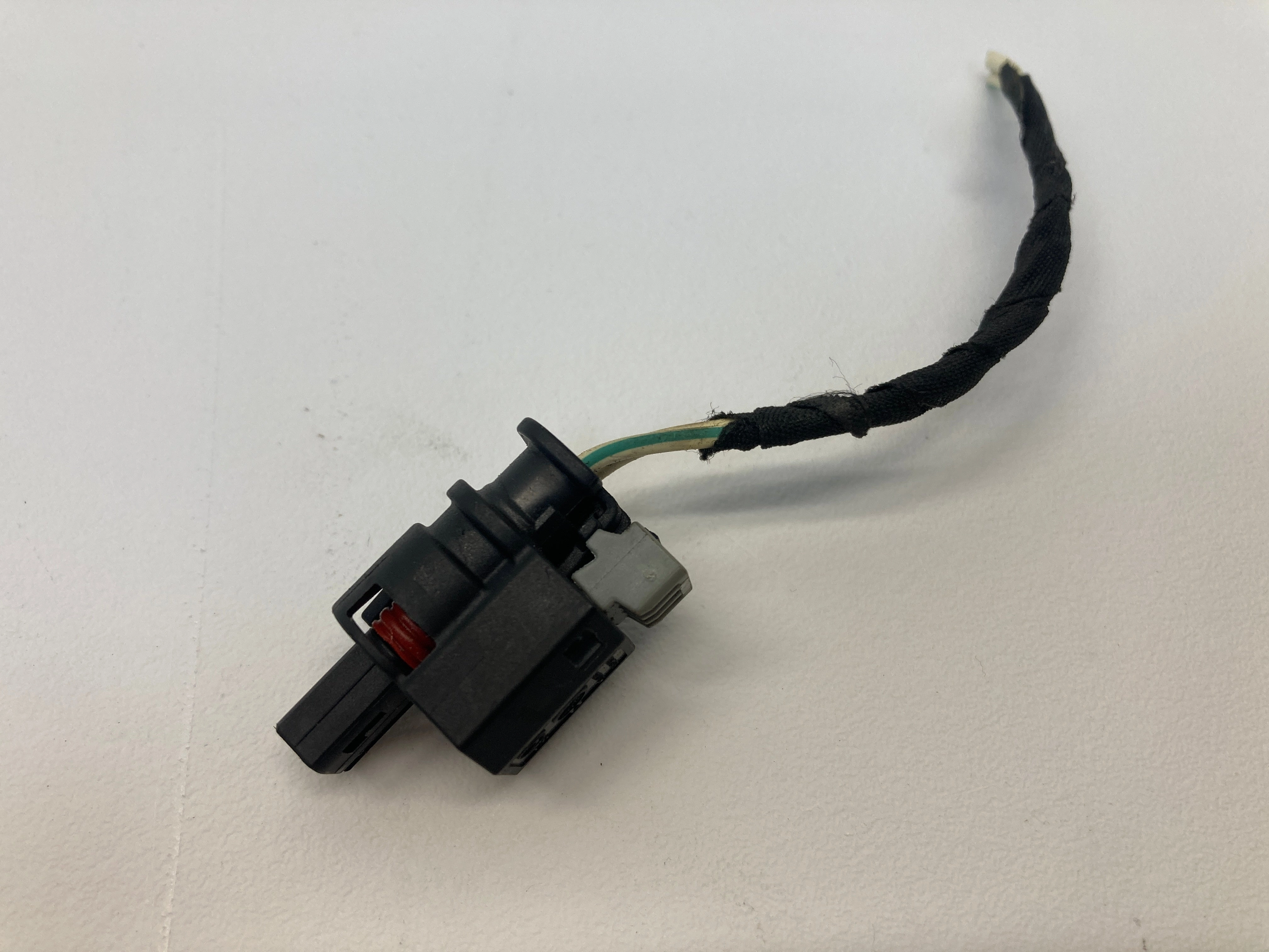 Mini Cooper Fuel Injector Connector with Wires B36 B38 B46 B48 F5x F60